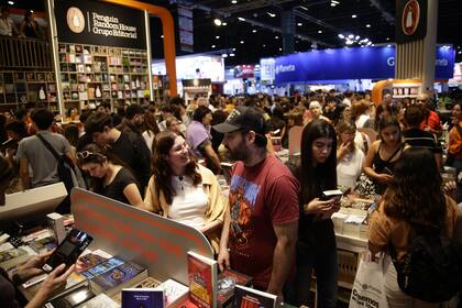 Un sábado multitudinario en la Feria Internacional del Libro de Buenos Aires.