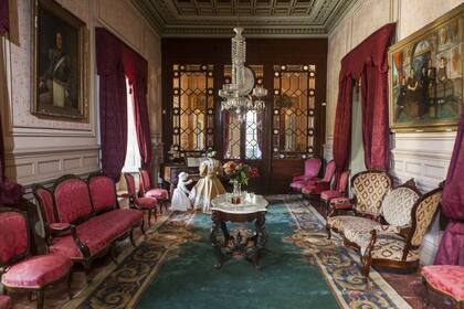 Un salón del palacio exhibe la riqueza criolla de la ambientación interior muy similar a las casas nobles europeas.
