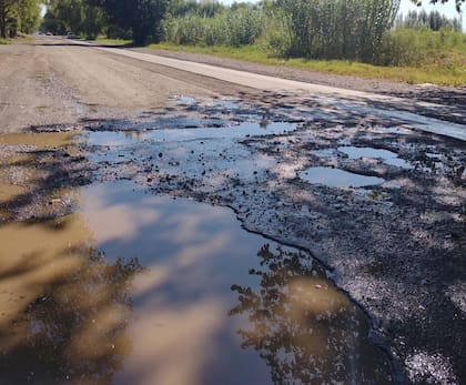 Un sector de baches en una calle de Guaymallén