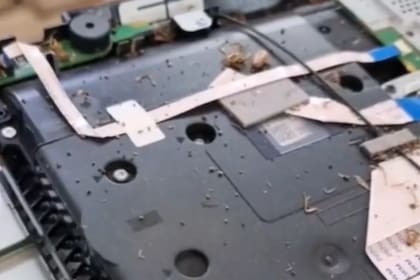 Un servicio técnico de PlayStation se encontró con una sorpresa al abrir una consola (Foto: Captura de video)