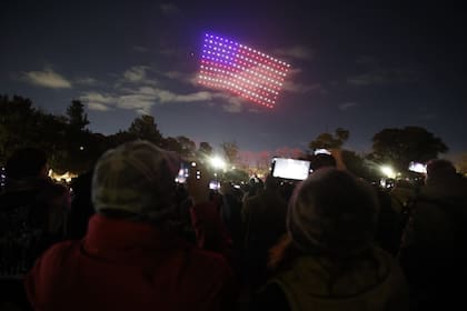 Un show de drones selló el fin del festejo público de los 250 años de la independencia de Estados Unidos, en el Planetario
