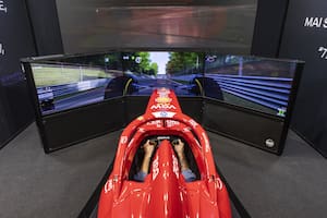 Un simulador de Ferrari, buscando detectar falencias que deberán ser corregidas en los autos de Lewis Hamilton y Charles Leclerc