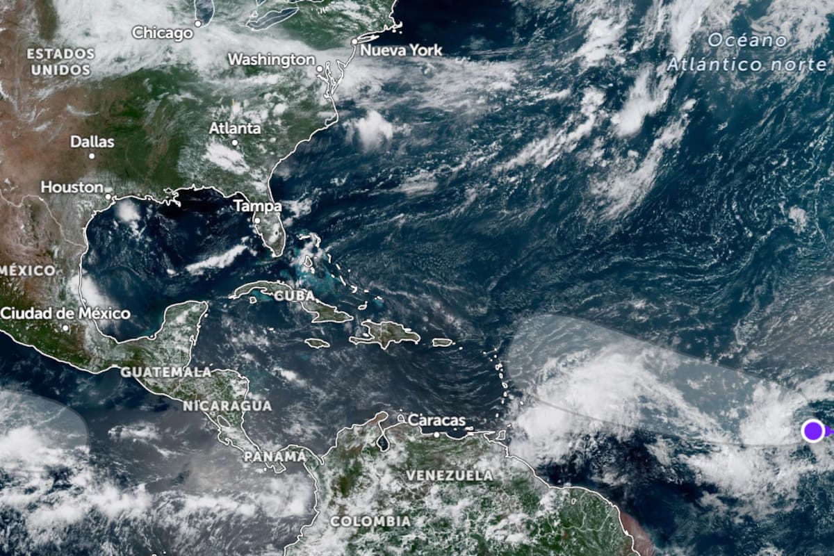Un sistema avanza por el océano Atlántico con posibilidad de convertirse en tormenta tropical