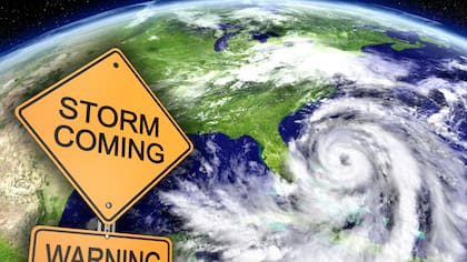 Un sistema frontal activo y el ingreso de humedad desde el Golfo de México generan este martes condiciones que van desde tormentas severas en las llanuras hasta nevadas en zonas montañosas del oeste