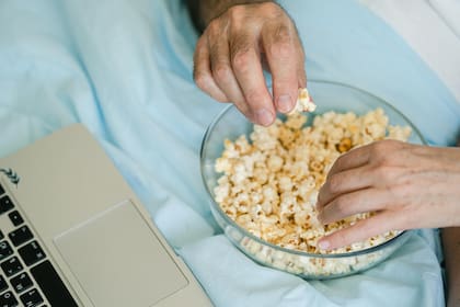 Un snack clásico como las palomitas de maíz puede ser saludable si se prepara de manera correcta (Foto de carácter ilustrativo: PEXELS)
