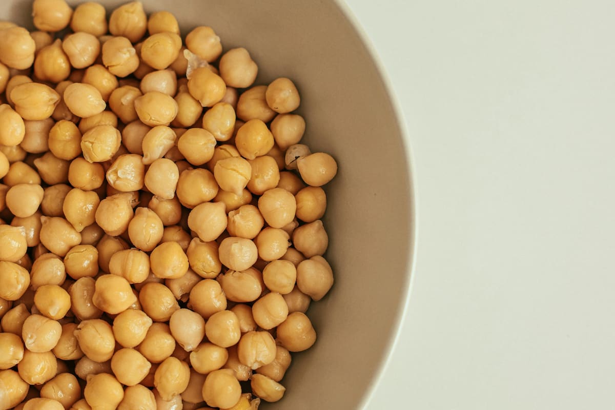 Un snack saludable como los garbanzos crocantes es una buena opción para disfrutar sin culpas