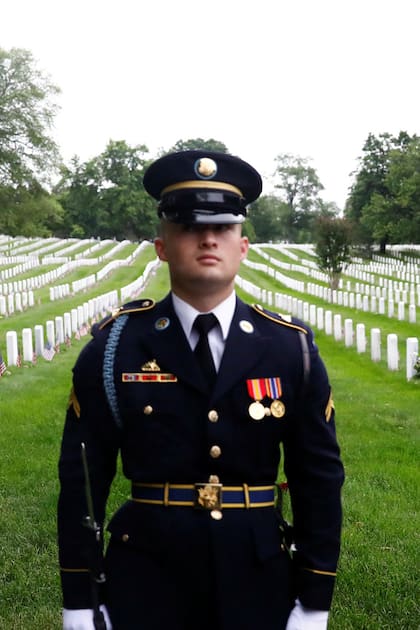 Un soldado durante el homenaje de ayer por el día de los caídos