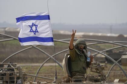 Un soldado israelí, en un ejercicio cerca de la frontera con Gaza. (AP/Ariel Schalit)