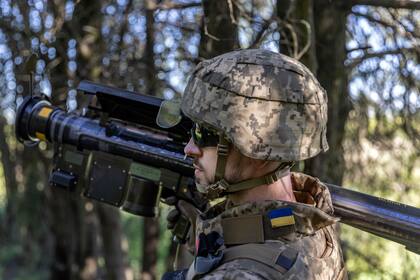 Un soldado ucraniano con un sistema Stinger