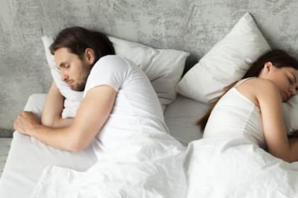 Un sueño adecuado está relacionado con un mejor rendimiento cognitivo y una mayor capacidad de concentración, memoria y toma de decisiones.
Foto: iStock