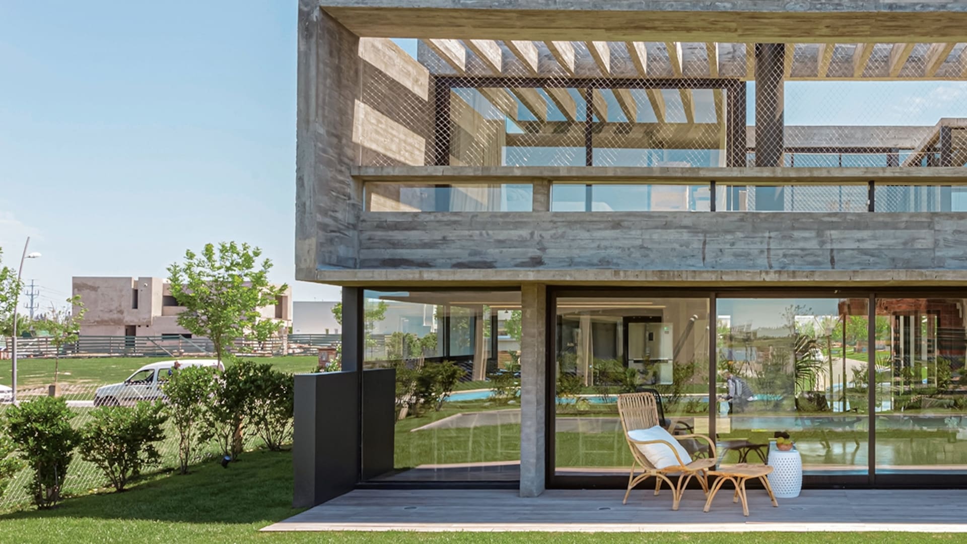 Un sueño de juventud cruzado con otro: el proyecto de la facultad y el hogar familiar se materializan en esta casa donde el diseño propone y dispone.