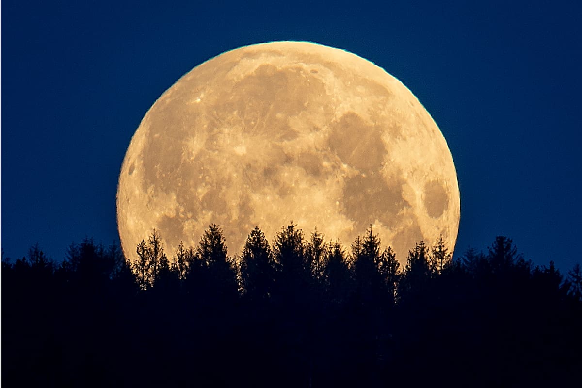 Un superluna brilló en todo el mundo