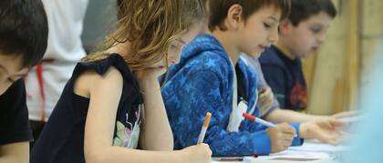 Un taller para niños que aman pintar y dibujar