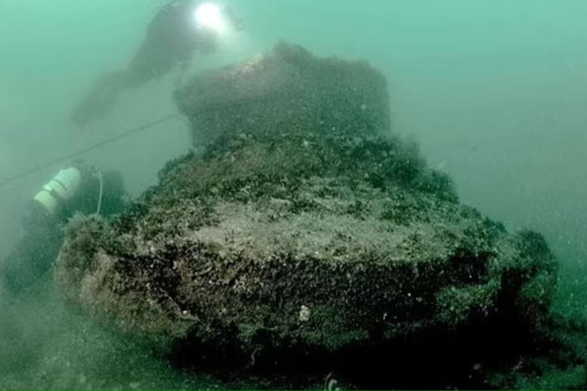 Un tanque de la Segunda Guerra Mundial fue violentado por buzos que merodeaban las profundidades del mar en Inglaterra