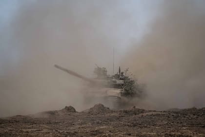 Un tanque del ejército ruso T-72-B3 durante los ejercicios militares en la región de Volgogrado, en el sur de Rusia, el 24 de septiembre de 2020 durante los simulacros militares "Cáucaso-2020"