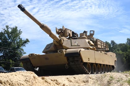 Un tanque M1A1 Abrams, como los suministrados por Estados Unidos a Ucrania tras superar las reticencias iniciales