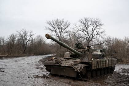 Un tanque T-62 ucraniano en las afueras de Bakhmut. (Lynsey Addario/The New York Times)