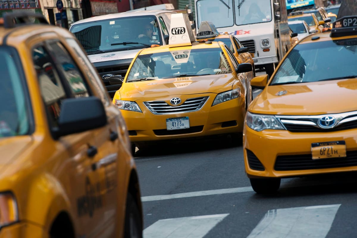 Un taxi en Times Square de Nueva York