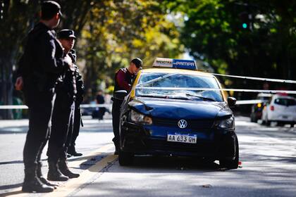 Un taxi perdió el control y chocó a turistas francesas frente al Jardín Botánico