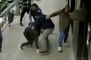 Un taxista acusó a un sindicalista de haberle pinchado una rueda y terminaron a las piñas