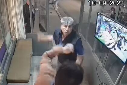 Un taxista atacó con una llave de auxilio a un operador de parada en pleno centro de Trelew