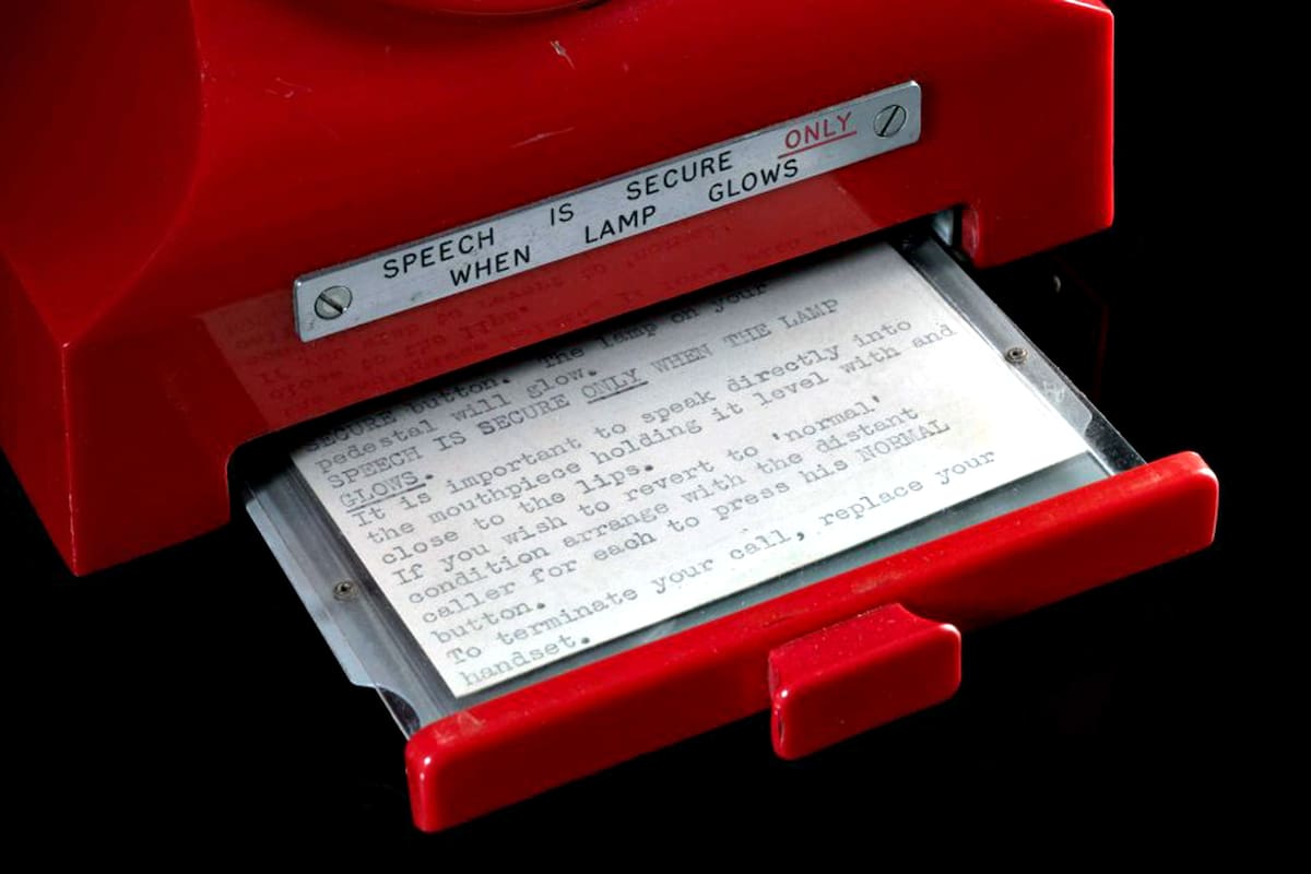 Un teléfono para conversación segura entre el presidente Kennedy y el primer ministro Harold Macmillan durante la crisis de misiles de 1962