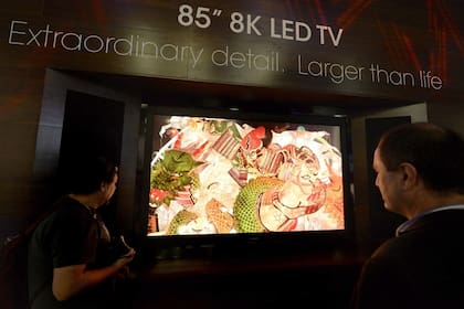 Un televisor Sharp de 85 pulgadas y resolución 8K