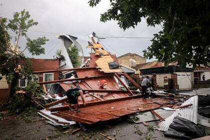 Un temporal en Miramar dejó destrozos y un muerto