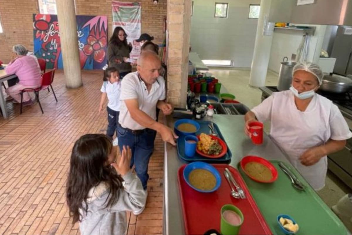 Un tercio de los 4 millones de mujeres que hay en Bogotá se dedica exclusivamente al cuidado de otros sin recibir un pago