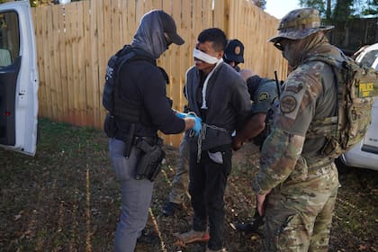 Un tercio de los migrantes detenidos por la Patrulla Fronteriza en Charlotte eran criminales, según un documento del DHS