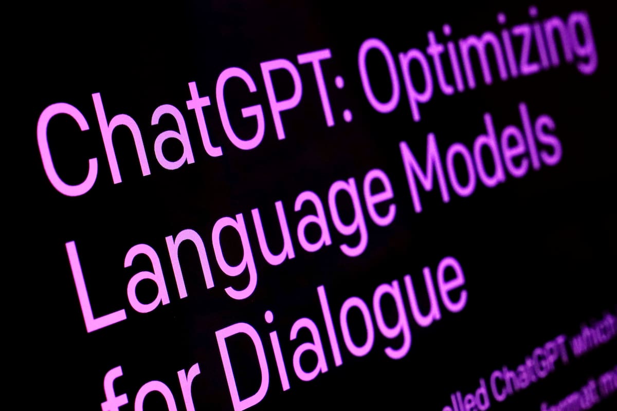 Un texto de la página de ChatGPT en el sitio web OpenAI se ve en una foto tomada en Nueva York, el 2 de febrero de 2023
