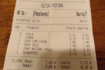Un ticket de un bar de España trajo polémica por cobrarle a unos clientes el hielo y el limón
Foto: El Caso