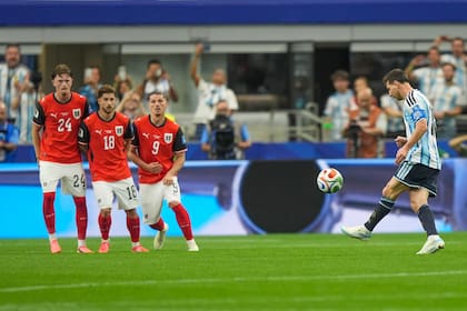 Un tiro libre de Messi en el segundo tiempo