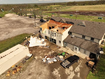 Un tornado destrozó el techo de casa en Kansas