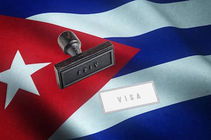 Un total de 155.630 inmigrantes cubanos obtuvieron su residencia legal permanente mediante el ajuste de estatus en 2024