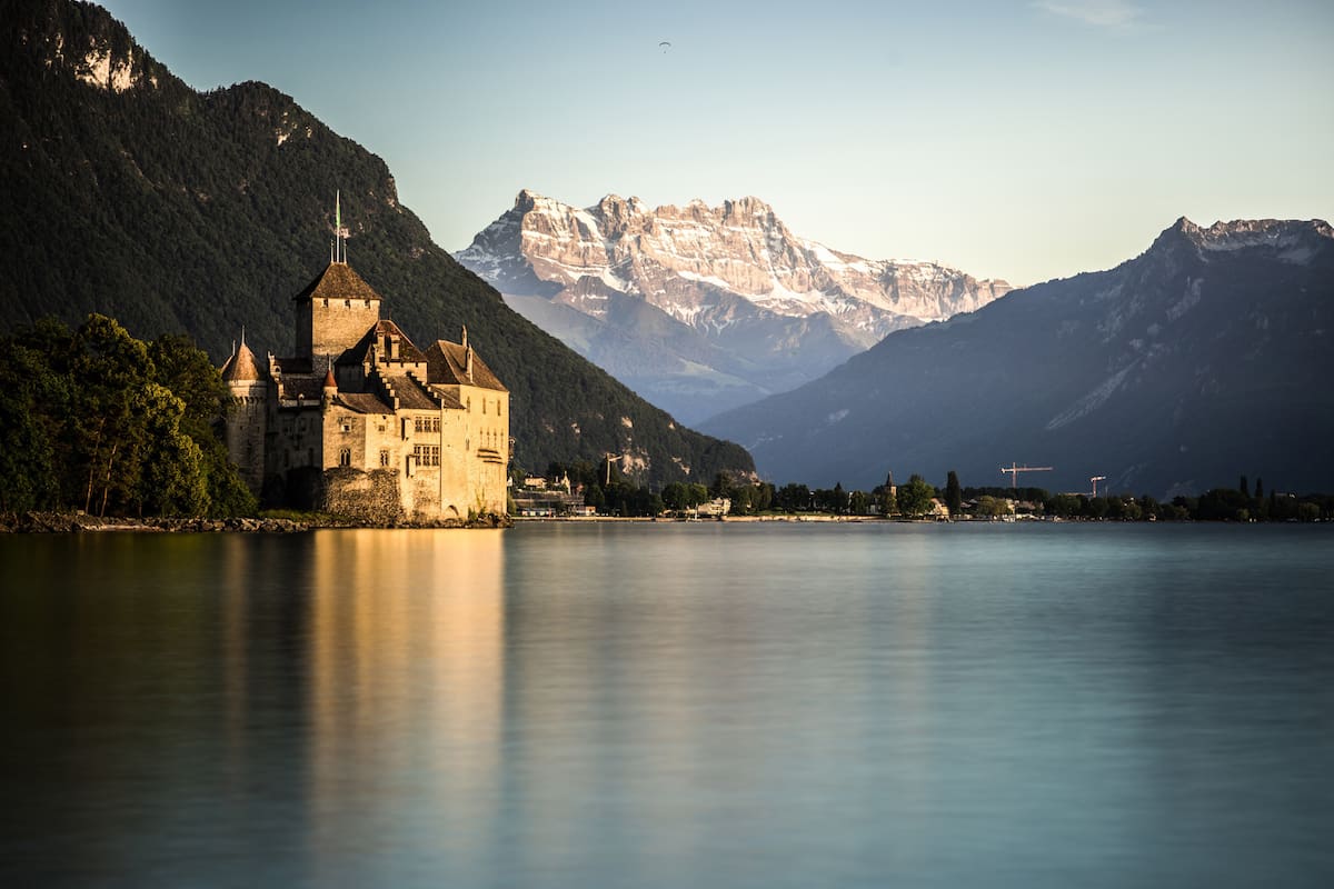 Un tour europeo por cinco construcciones maravillosas que quedaron inmortalizadas en películas de princesas y fantasías.