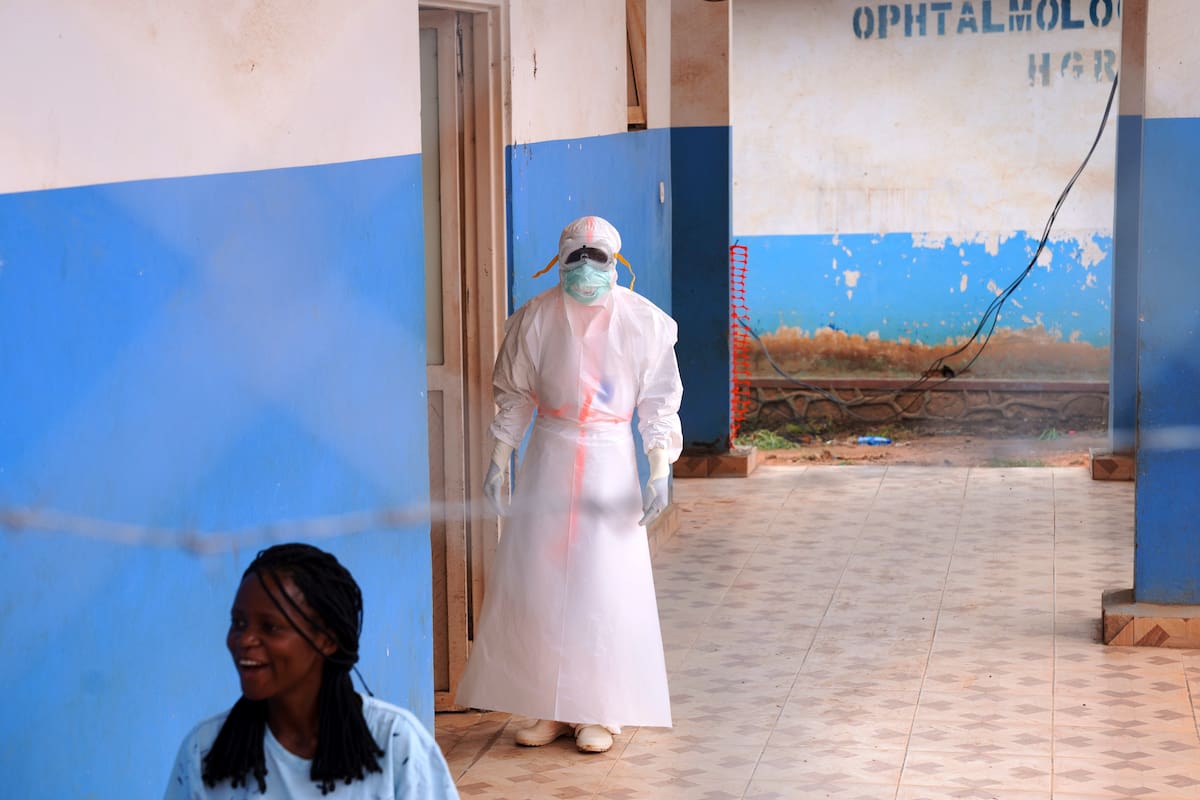 Un trabajador de salud en el Centro de Tratamiento de Ébola en Ituri, República Democrática del Cong