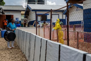 Autoridades de salud de África convocan una cumbre por crisis de ébola tras primer caso en Nigeria