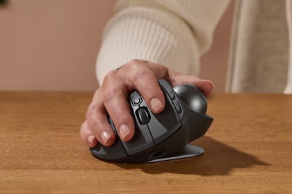Un trackball inalámbrico Logitech Ergo MX S