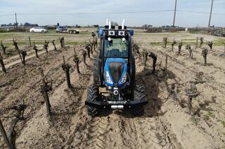 Se dedica a los robots para el campo y recaudó US$37 millones