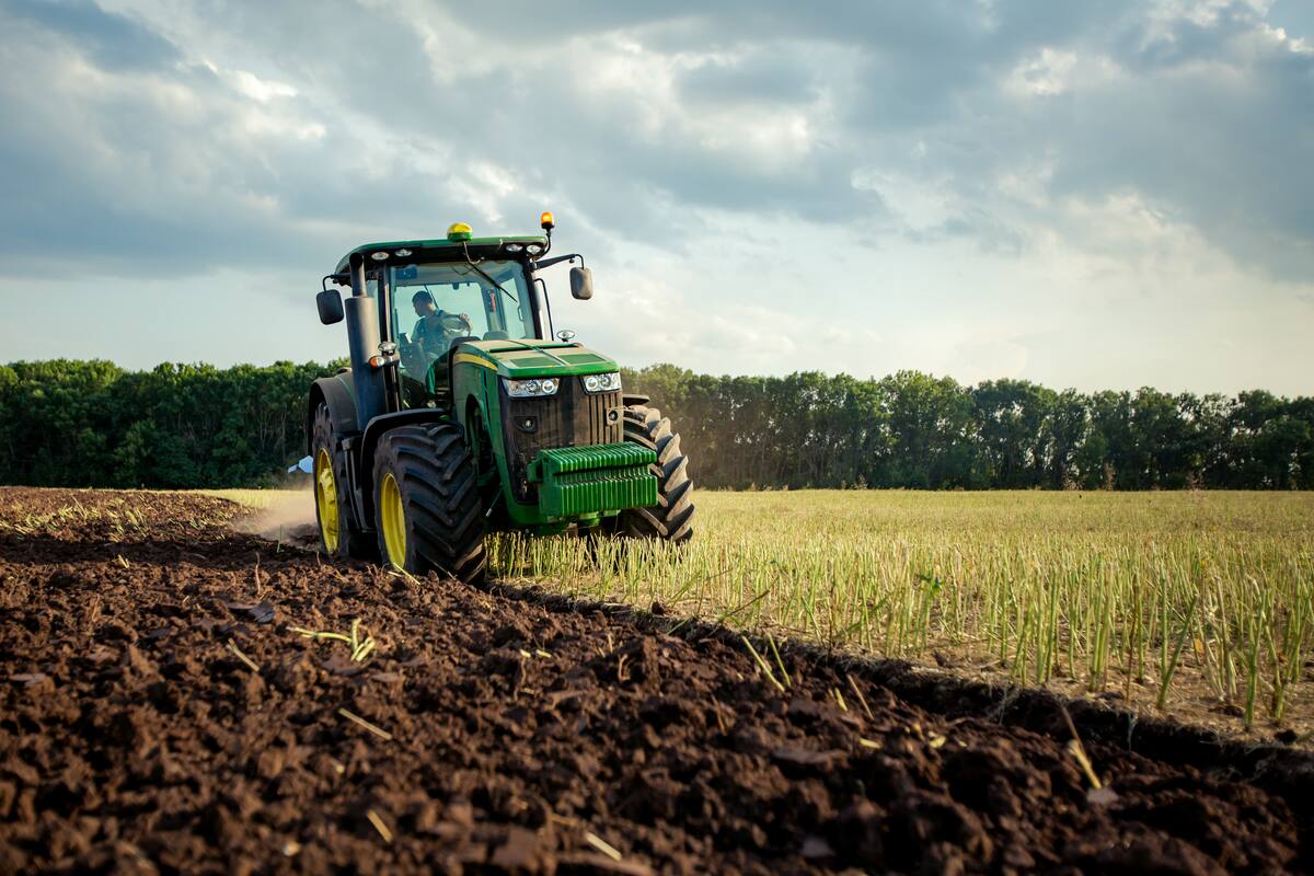 Un tractor en el oblást de Chernivtsi en 2017