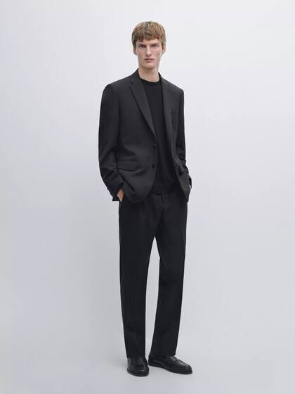 Un traje completo de Massimo Dutti puede oscilar entre los 900 y 1000 dólares