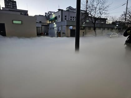 Un tramo de la calle Elpidio González tapizada de oxígeno líquido