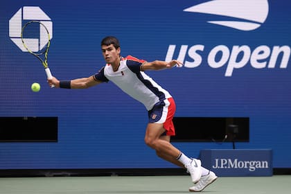 Un tremendo combate de cinco sets ganó Alcaraz, con dos tie-breaks contra Tsitsipas.