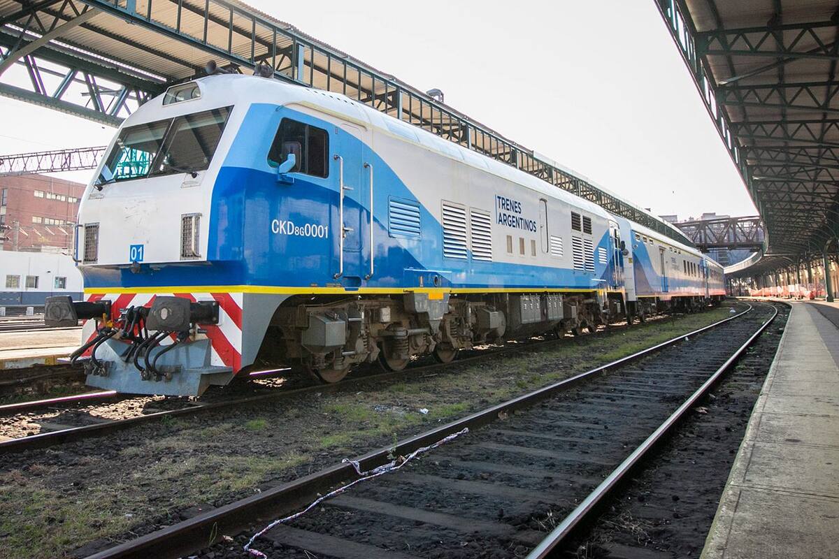 Un tren con 450 pasajeros a bordo estuvo medio día varado por un piquete
