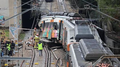 Un tren de cercanías descarriló cerca de Barcelona, solo días después del accidente en Adamuz, al sur de España