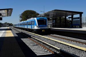Un tren de la línea Mitre, operada por Trenes Argentinos