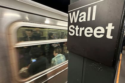 Un tren llega a la estación del metro de Wall Street, el 5 de noviembre de 2024, en Nueva York. (AP Foto/Peter Morgan, Archivo)