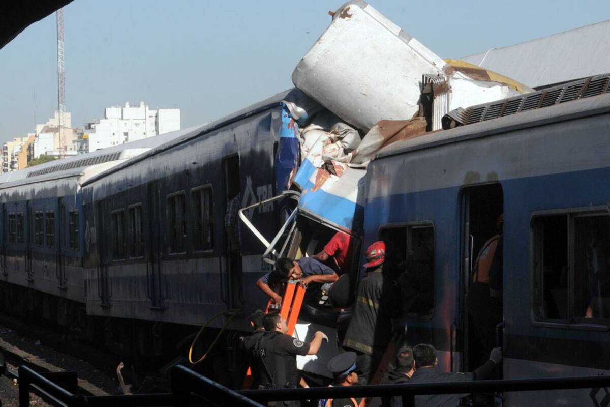 Un tren no logró frenar al llegar a la estación de Once, hay cientos de heridos y varios muertos