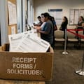 Nuevo fallo ordena al Uscis reanudar el trámite de solicitudes